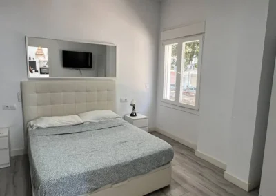 Dormitorio amplio alquiler apartamento temporal Málaga
