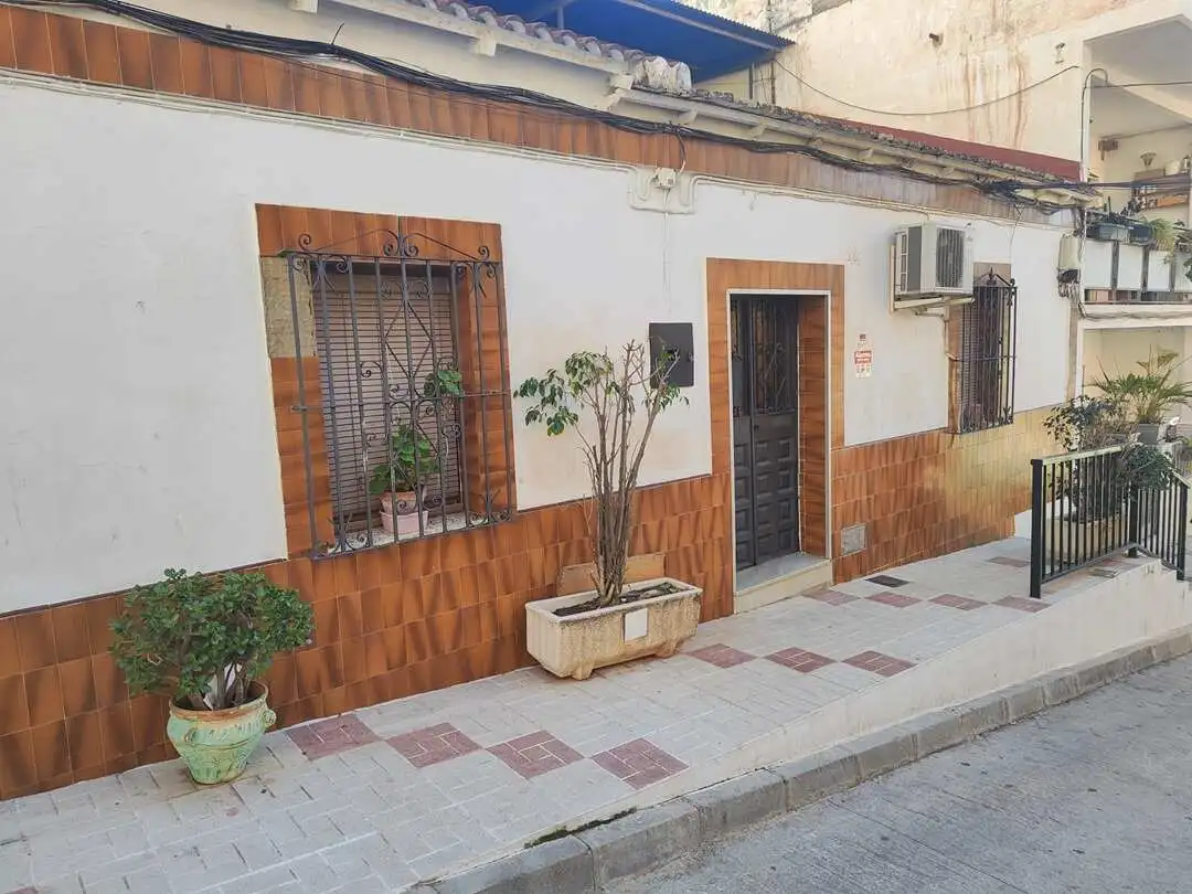 fachada de chalet pareado en Málaga