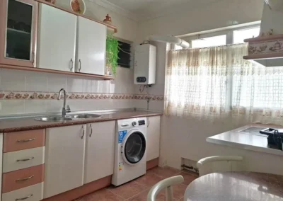 Cocina amueblada y equipada en piso en venta en zona Gibralfaro Málaga
