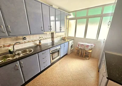 cocina equipada piso en venta Málaga capital lista para entrar a vivir