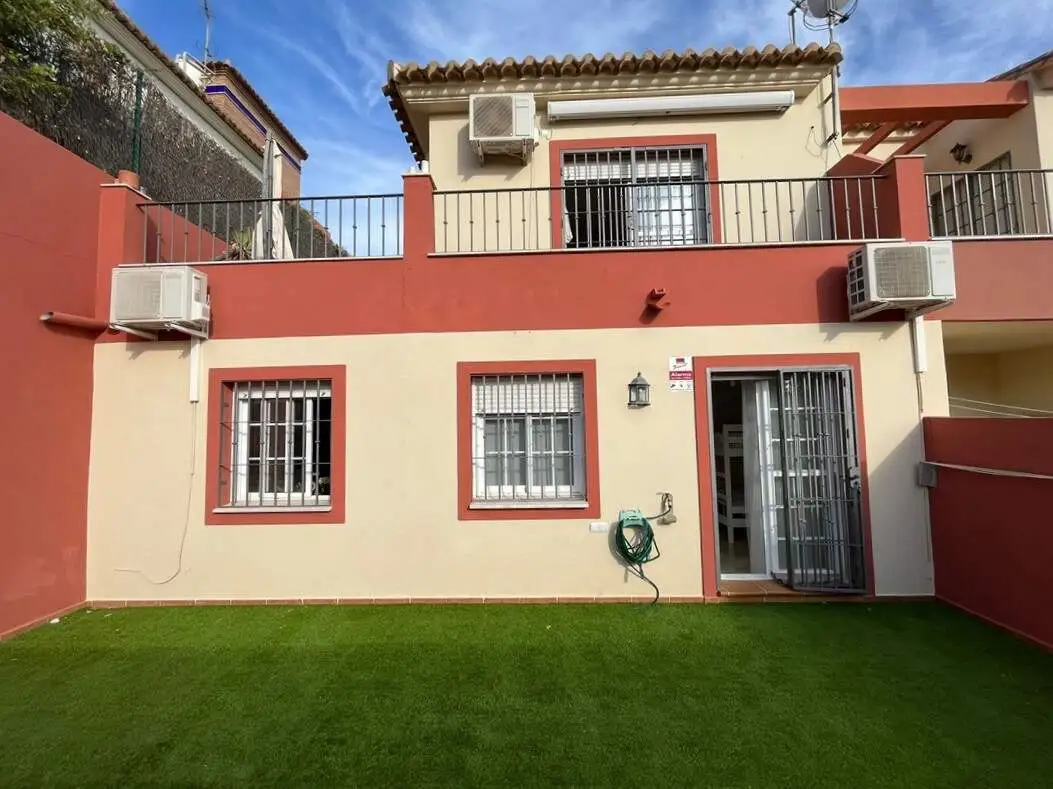 Chalet adosado en venta en Benajarafe con terraza exterior