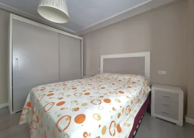 Dormitorio principal exterior en vivienda de Málaga