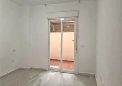 Dormitorio con armario empotrado en vivienda Málaga centro