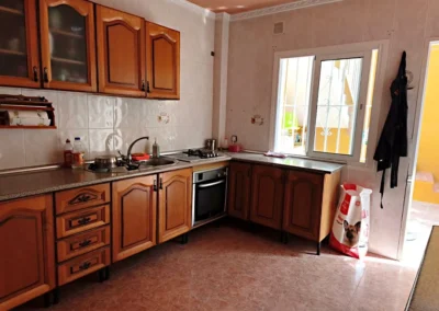 Cocina independiente equipada en vivienda de Monte Dorado Málaga