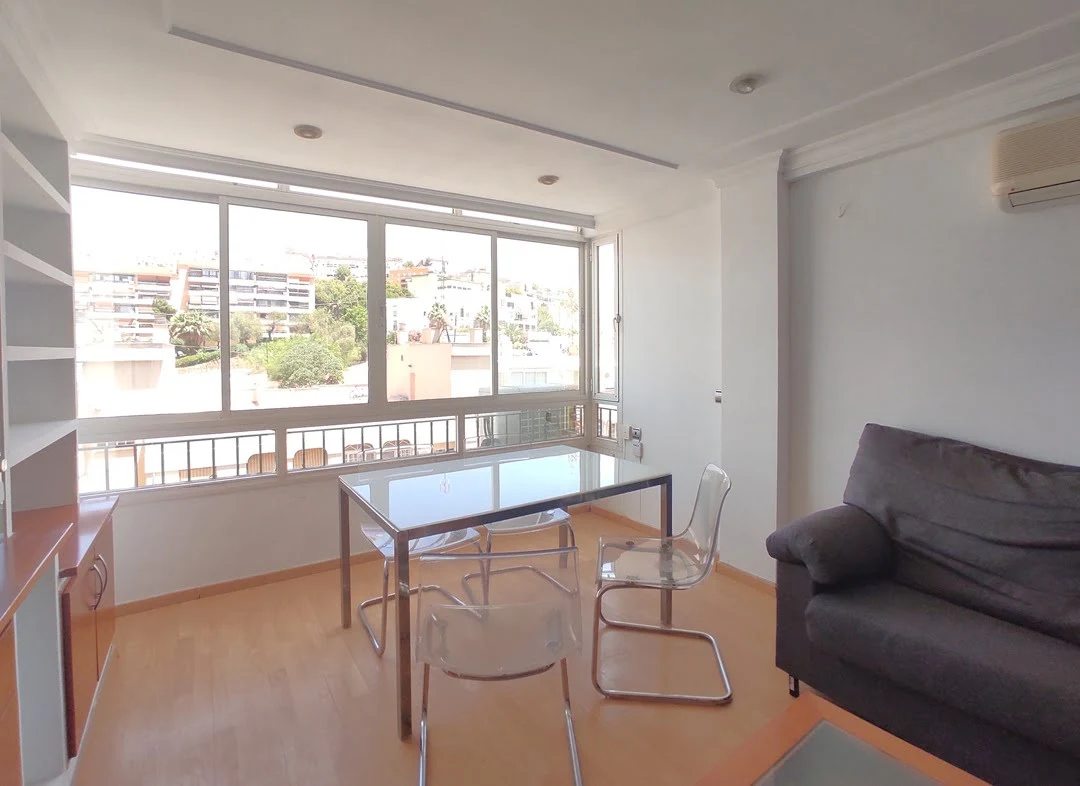Salón apartamento en alquiler corta temporada Málaga Los Guindos
