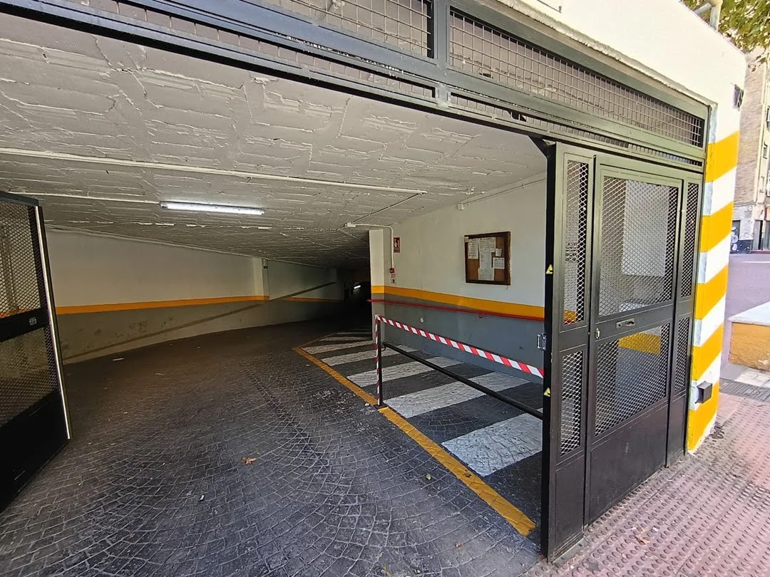 “Salón luminoso piso en alquiler zona Pacífico Málaga”